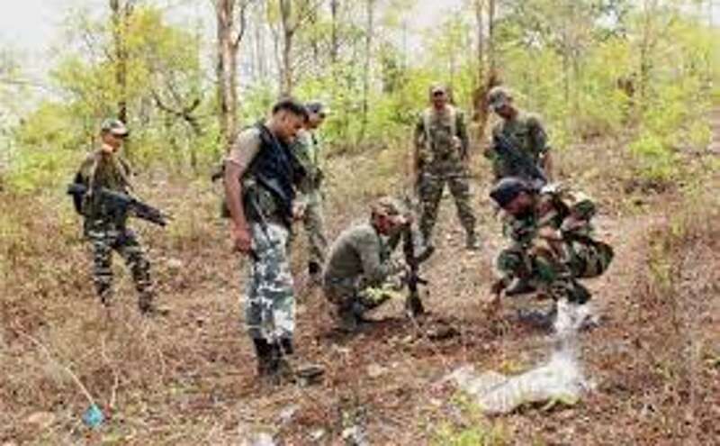मतदान शुरु होने से पहले ही छत्तीसगढ़ में नक्सली मुठभेड़ शुरु हो गई