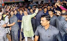 नरेन्द्र मोदी के हेलीकॉप्टर की कथित रूप से जांच करने के लिए निर्वाचन आयोग ने ओडिशा के जनरल पर्यवेक्षक को बुधवार (17 अप्रैल) को निलंबित कर दिया. नरेन्द्र मोदी के हेलीकॉप्टर की कथित रूप से जांच करने के लिए निर्वाचन आयोग ने ओडिशा के जनरल पर्यवेक्षक को बुधवार (17 अप्रैल) को निलंबित कर दिया.