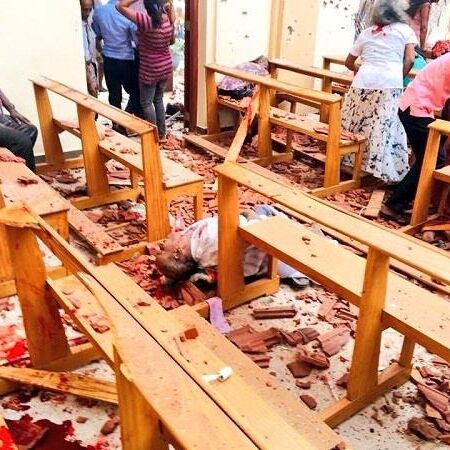 श्रीलंका में रविवार को दो चर्च सहित छह जगहों पर सीरियल विस्फोट हुआ