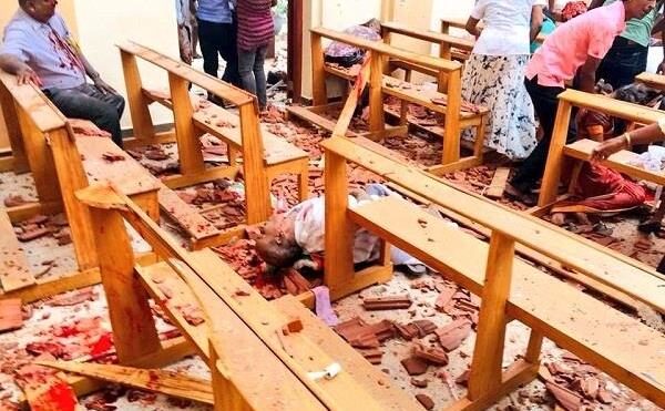 श्रीलंका में रविवार को दो चर्च सहित छह जगहों पर सीरियल विस्फोट हुआ