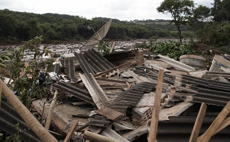 कोलंबिया में मकान की मिट्टी धंसने से 17 लोगों की मौत, 13 लापता