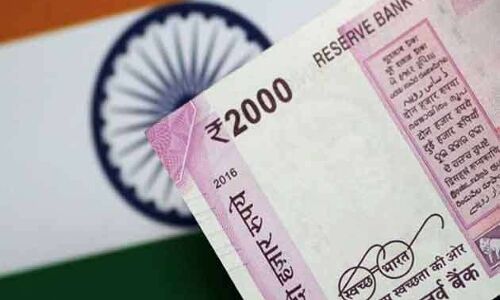 टियर-1 खाते में जमा पैसों को आप तब तक नहीं निकाल सकते हैं जब तक की आपकी उम्र 60 वर्ष की न हो जाए