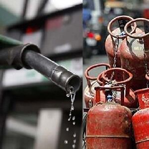 पिछले चार महीने में पेट्रोल के दाम में चार रुपये से अधिक इजाफा, रसोई गैस की आपूर्ति में सुधार