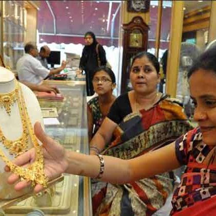 आज के कारोबार में चांदी 295 रुपये के उछाल के साथ 38520 रुपये प्रति किलोग्राम के स्तर पर बंद हुई है