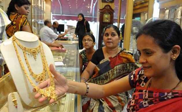 आज के कारोबार में चांदी 295 रुपये के उछाल के साथ 38520 रुपये प्रति किलोग्राम के स्तर पर बंद हुई है