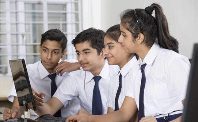यूपी बोर्ड परिणाम 2019:12वीं की परीक्षा अंतिम तो नहीं, जीवन में बहुत कुछ है; यह तो बस शुरुआत है यूपी बोर्ड परिणाम 2019:12वीं की परीक्षा अंतिम तो नहीं, जीवन में बहुत कुछ है; यह तो बस शुरुआत है