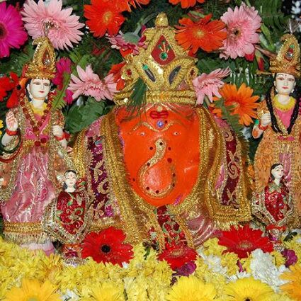 इस मंदिर में आकर बना दें उल्टा स्वास्तिक, पूरी होंगी सभी मनोकामनाएँ