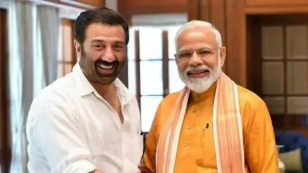 सनी देओल से मिलकर बोले पीएम मोदी- हिंदुस्तान जिंदाबाद था, है और रहेगा सनी देओल से मिलकर बोले पीएम मोदी- हिंदुस्तान जिंदाबाद था, है और रहेगा