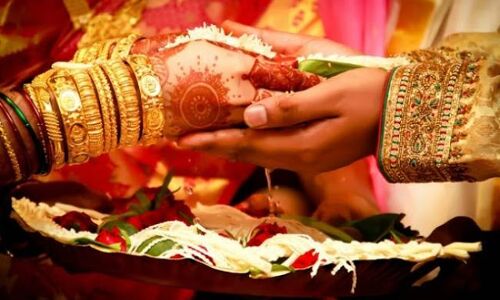 यहां शादी में दूल्हे को पीना पड़ता है खून, नहीं तो...