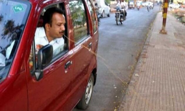 भारत में पान मसाला थूकने पर पहली बार हुआ चालान, तस्वीरें CCTV में कैद