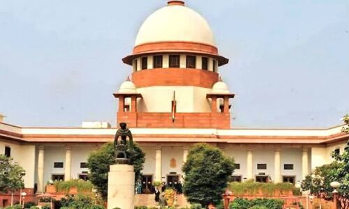 आम्रपाली मामले को लेकर सुप्रीम कोर्ट में सुनवाई, धोनी के साथ बिजनेस का भी देना होगा ब्योरा