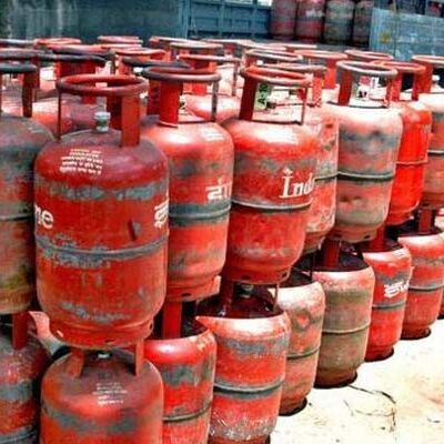 6 रुपये महंगा हुआ रसोई गैस सिलेंडर,