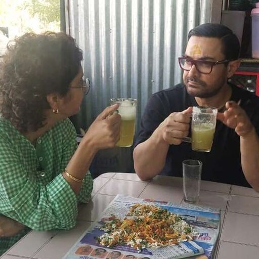 आमिर खान ने पत्नी के साथ दिया श्रमदान, ढाबे में लिया भेलपूरी और गन्ने के जूस का मजा