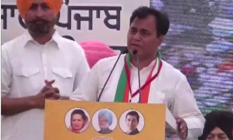 BJP चाहे सनी देओल या सनी लियोनी को उतारे,