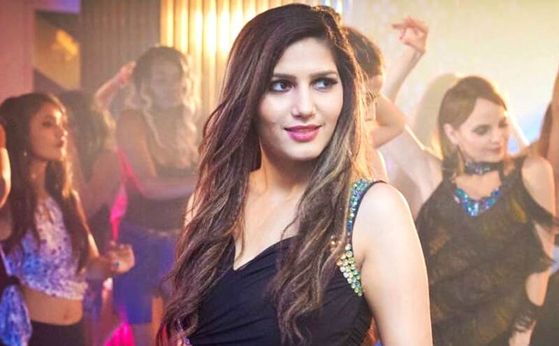 सपना चौधरी को देखने के लिए जुटे लोग, पढ़िए- पूरी खबर