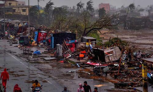 चक्रवात फोनी ने ली अबतक 12 जानें, नौसेना की ओडिशा में राहत एवं पुनर्वास कोशिश शुरू