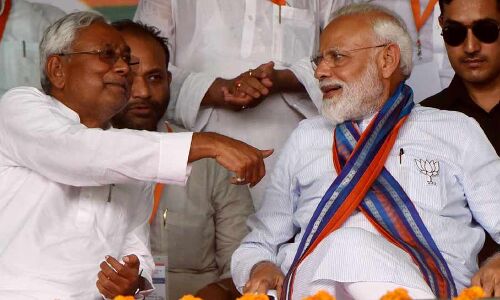 नीतीश कुमार ने की पीएम मोदी की तारीफ, लालू परिवार पर साधा जमकर निशाना