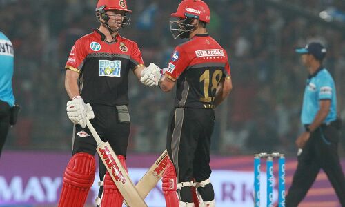 विराट कोहली और एबी डिविलियर्स ने फैंस से मांगी माफी,