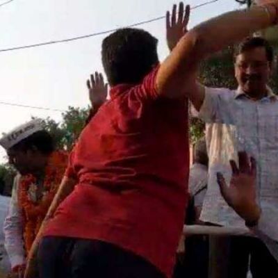 केजरीवाल को एक शख्स ने मारा थप्पड़, सिसोदिया ने लगाया मोदी पर यह गंभीर आरोप