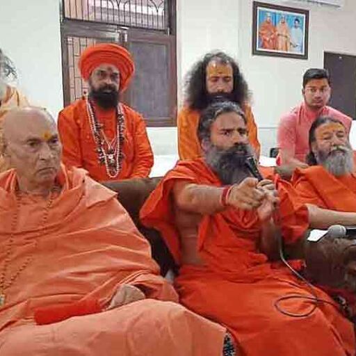 संतों का सवाल, जब कम्यूनिस्ट धर्म को नहीं मानते तो किस हैसियत से की टिप्पणी