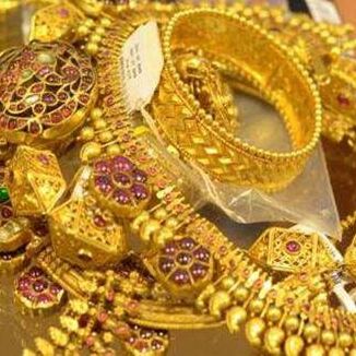 सोना पहनते हैं तो जरूर रखे अपनी राशि का ध्यान वरना...