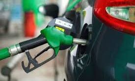 सोमवार को सस्ता हुआ पेट्रोल