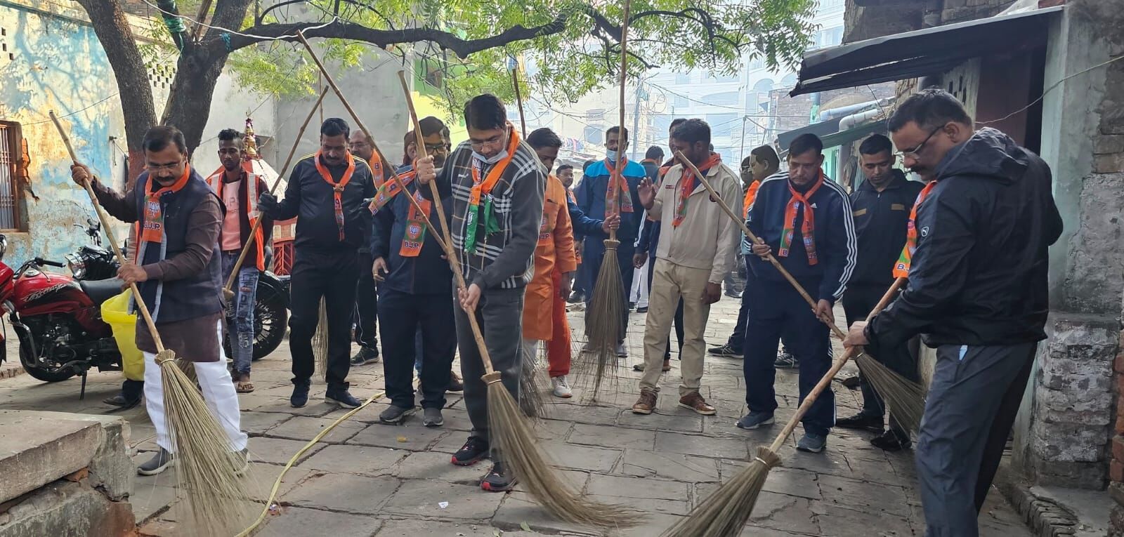 प्रधानमंत्री नरेन्द्र मोदी के वाराणसी दौरे की तैयारियाँ जोरों पर