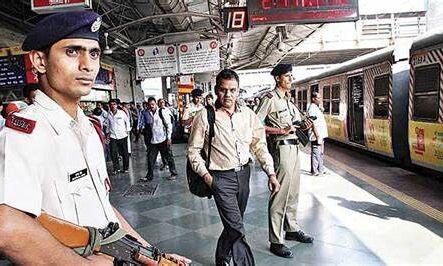 रेलवे ने 5 ई-टिकट विक्रेता गिरफ्तार, 5 बाल अपचारी रेल सम्पत्ति चोरी में पकड़े गए रेलवे ने 5 ई-टिकट विक्रेता गिरफ्तार, 5 बाल अपचारी रेल सम्पत्ति चोरी में पकड़े गए