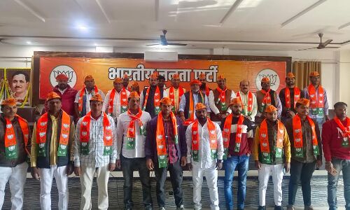 वाराणसी: भाजपा में शामिल हुए यादव समाज के 50 कार्यकर्ता वाराणसी: भाजपा में शामिल हुए यादव समाज के 50 कार्यकर्ता