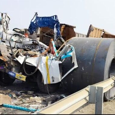 वाराणसी: खड़ी ट्रेलर में भिड़ी ट्रेलर, चालक-खलासी की मौत वाराणसी: खड़ी ट्रेलर में भिड़ी ट्रेलर, चालक-खलासी की मौत