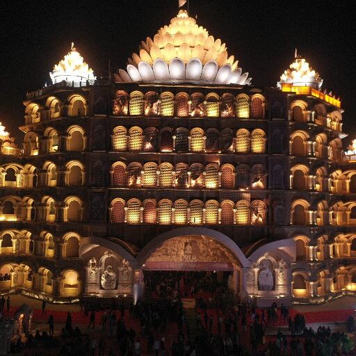 स्वर्वेद महामंदिर में उमड़ रहा आस्था का जनसैलाब