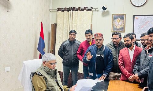 पत्रकार प्रताड़ना को लेकर सीपी से मिला पत्रकार प्रेस क्लब के पदाधिकारी पत्रकार प्रताड़ना को लेकर सीपी से मिला पत्रकार प्रेस क्लब के पदाधिकारी