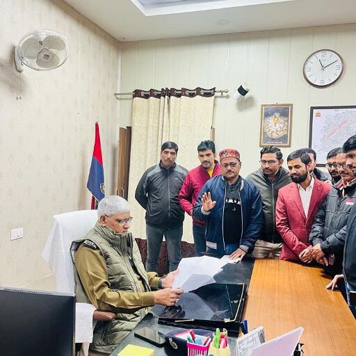 पत्रकार प्रताड़ना को लेकर सीपी से मिला पत्रकार प्रेस क्लब के पदाधिकारी