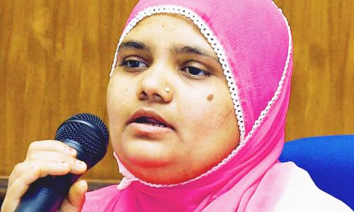 बिलकिस बानो गैंग रेप केस के SC ने दिया गुजरात सरकार को तगड़ा झटका