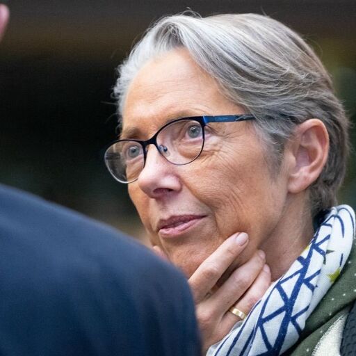 फ्रांस की प्रधानमंत्री एलिजाबेथ बोर्न ने अपने पद से दिया इस्तीफा! फ्रांस की प्रधानमंत्री एलिजाबेथ बोर्न ने अपने पद से दिया इस्तीफा!