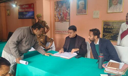 समाधान दिवस पर जिलाधिकारी ने सुनी फरियाद, मौके पर निस्तारित किए 5 मामले