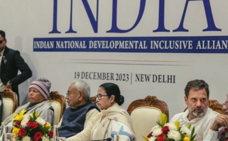 विपक्षी गठबंधन की बैठक में नीतीश कुमार ने ठुकराया संयोजक पद, ममता बनर्जी और उद्धव ठाकरे नहीं हुए शामिल विपक्षी गठबंधन की बैठक में नीतीश कुमार ने ठुकराया संयोजक पद, ममता बनर्जी और उद्धव ठाकरे नहीं हुए शामिल