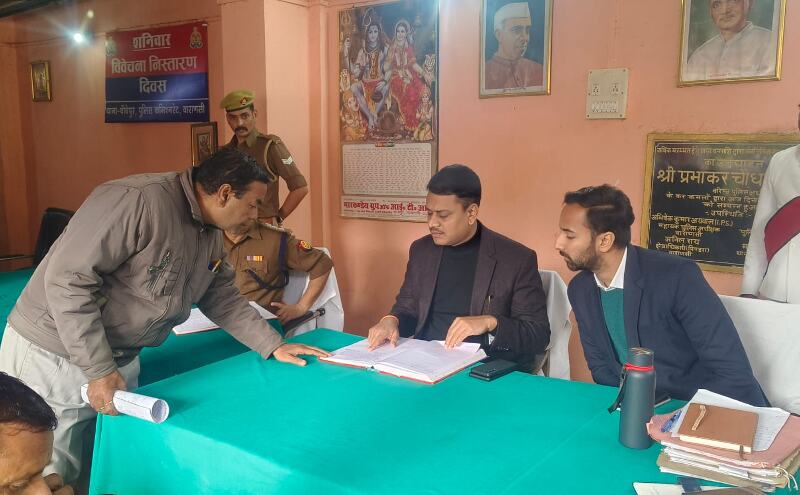 समाधान दिवस पर जिलाधिकारी ने सुनी फरियाद, मौके पर निस्तारित किए 5 मामले समाधान दिवस पर जिलाधिकारी ने सुनी फरियाद, मौके पर निस्तारित किए 5 मामले