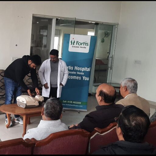 फोर्टिस हॉस्पिटल ग्रेटर नोएडा ने BLS ट्रेनिंग आयोजित कर सिखाया CPR देने का तरीका