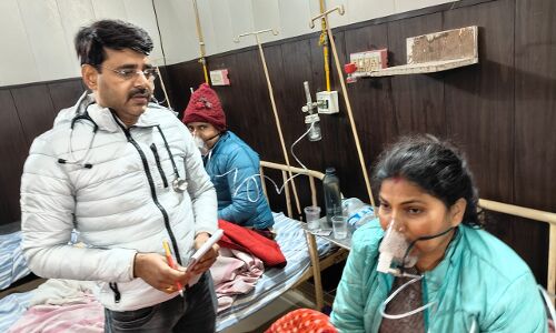 बंद कमरे में अंगीठी फिर बनी खतरनाक, समय रहते अस्पताल पहुंचने पर बची चार महिलाओं की जान बंद कमरे में अंगीठी फिर बनी खतरनाक, समय रहते अस्पताल पहुंचने पर बची चार महिलाओं की जान
