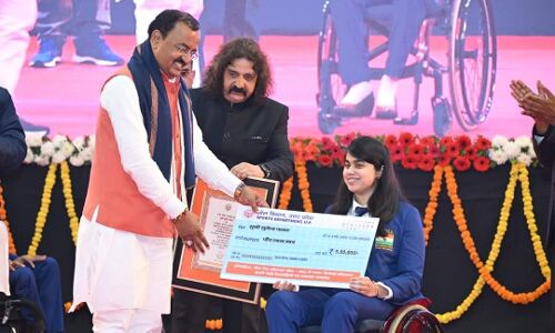 Heartwarming Moment: CM Yogi Acknowledges Sumedha Pathaks Grit with Generous Reward