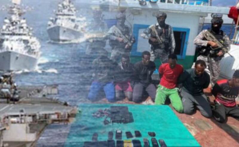 भारतीय नौसेना ने अरब सागर में ईरानी शिप और 17 पाकिस्तानियों को लुटेरों से बचाया भारतीय नौसेना ने अरब सागर में ईरानी शिप और 17 पाकिस्तानियों को लुटेरों से बचाया