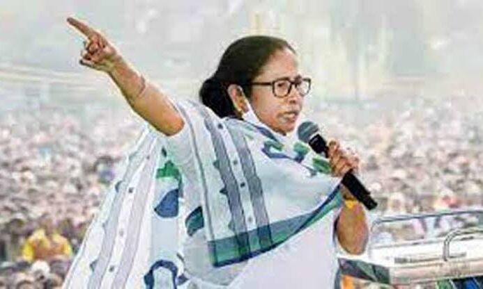 ममता ने कांग्रेस को दिया खुला चैलेंज, दम है तो बनारस में बीजेपी को हराकर दिखाए...