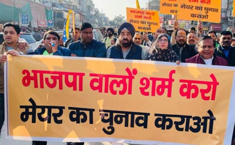चडीगढ़ मेयर चुनाव परिणाम: AAP का दिल्ली में विरोध प्रदर्शन, पुलिस ने 25 कार्यकर्ताओं को हिरासत में लिया चडीगढ़ मेयर चुनाव परिणाम: AAP का दिल्ली में विरोध प्रदर्शन, पुलिस ने 25 कार्यकर्ताओं को हिरासत में लिया