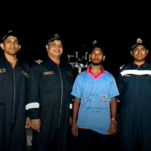 समुद्र में गिरे युवक को इंडियन कोस्ट गार्ड ने बचाया, बहादुरी का अद्भुत प्रदर्शन!