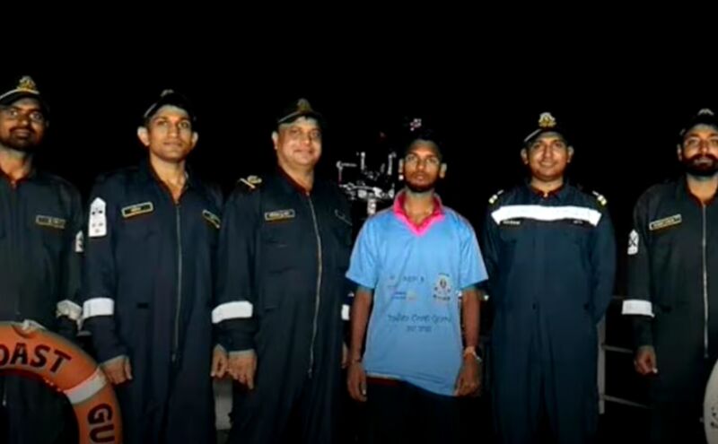 समुद्र में गिरे युवक को इंडियन कोस्ट गार्ड ने बचाया, बहादुरी का अद्भुत प्रदर्शन!