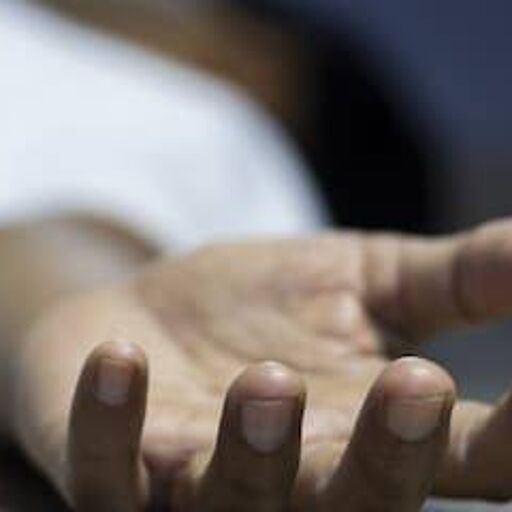 हत्या का सनसनीखेज मामला: पति ने पत्नी का सिर धड़ से अलग कर रख दिया बेंच पर