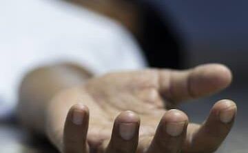 हत्या का सनसनीखेज मामला: पति ने पत्नी का सिर धड़ से अलग कर रख दिया बेंच पर हत्या का सनसनीखेज मामला: पति ने पत्नी का सिर धड़ से अलग कर रख दिया बेंच पर