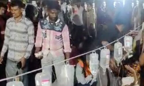 बुलढाणा में धार्मिक आयोजन में परोसे गए भोजन से बीमार हुए 300, सड़क पर लिटाकर किया गया इलाज