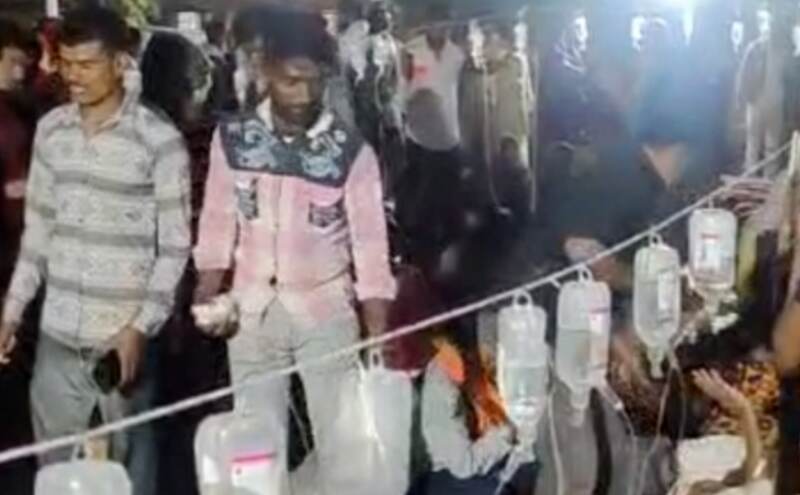 बुलढाणा में धार्मिक आयोजन में परोसे गए भोजन से बीमार हुए 300, सड़क पर लिटाकर किया गया इलाज